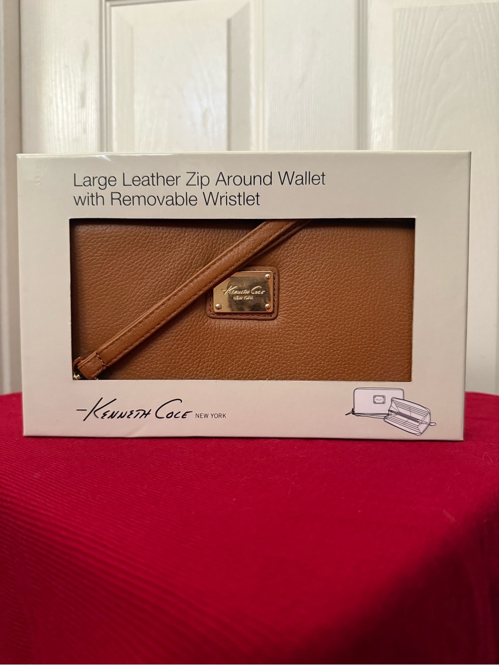 Kenneth Cole leather zippered wallet with removable wristlet strap